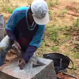 Как раскалывают/распиливают камни вручную или с помощью машин